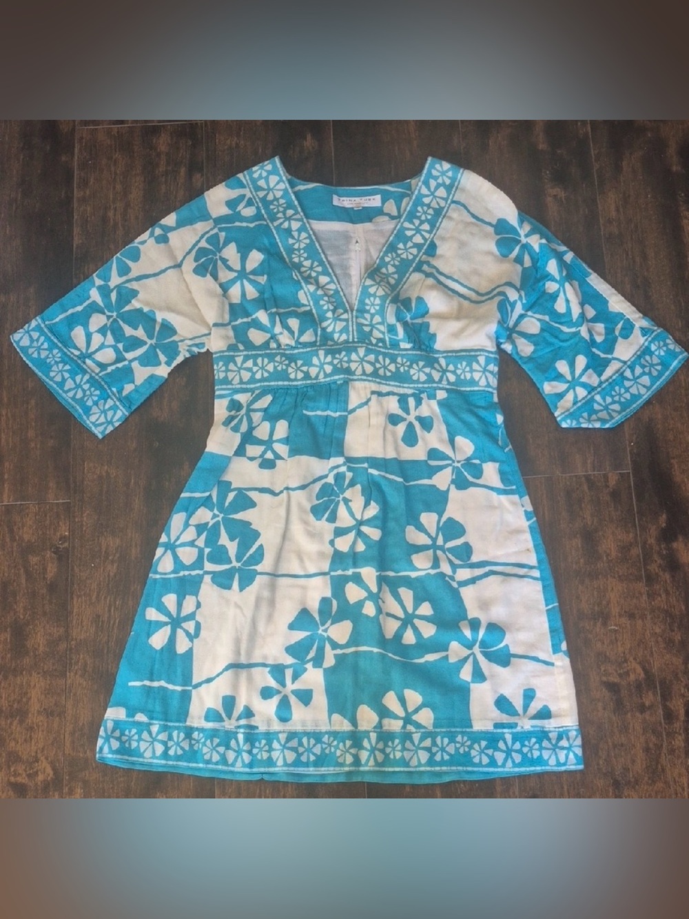 Incredible Trina Turk Made USA Aqua/White Bell Sleeve Unlined Cotton Dress sz10